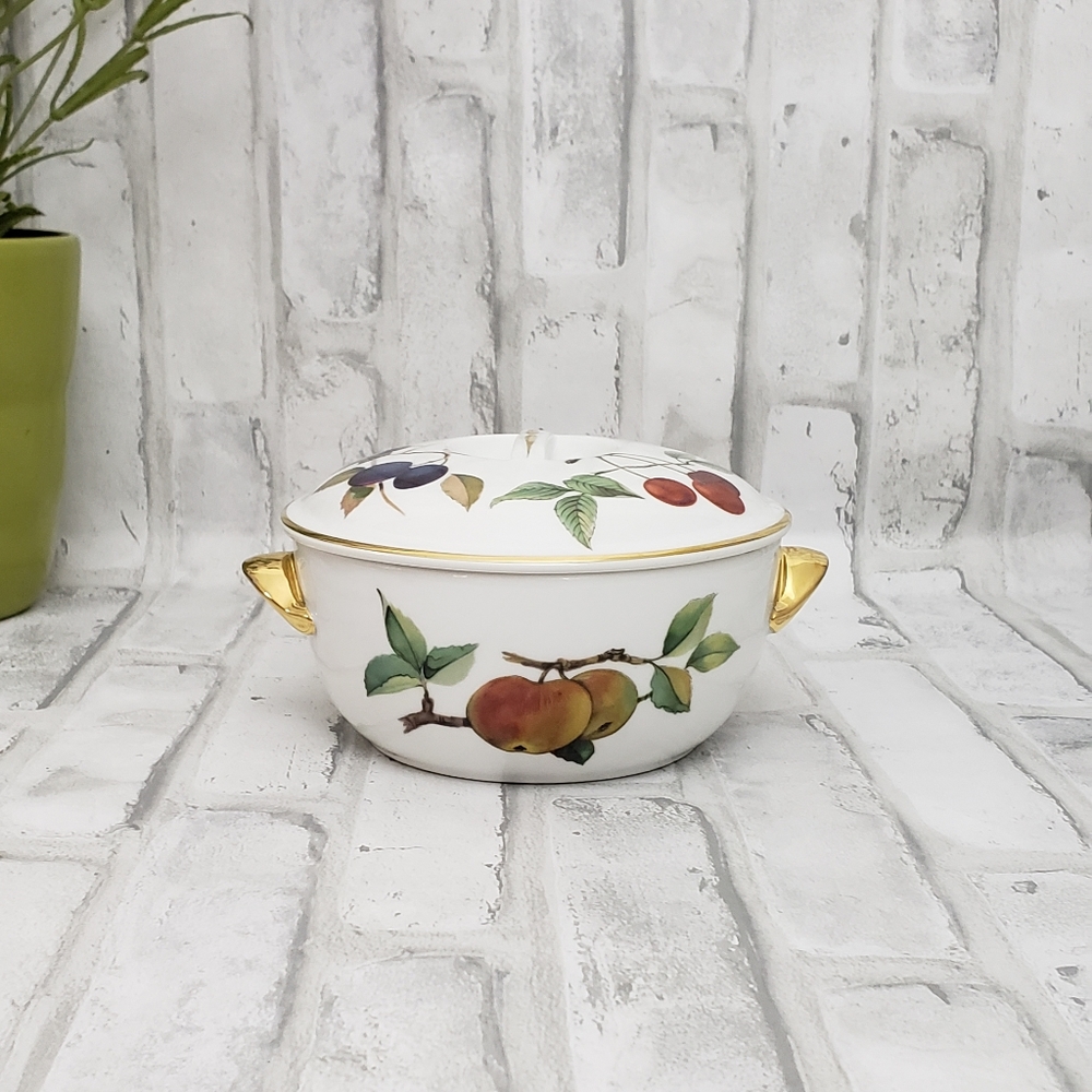 1 Qt Round Covered Casserole Evesham Gold by ROYAL WORCESTER